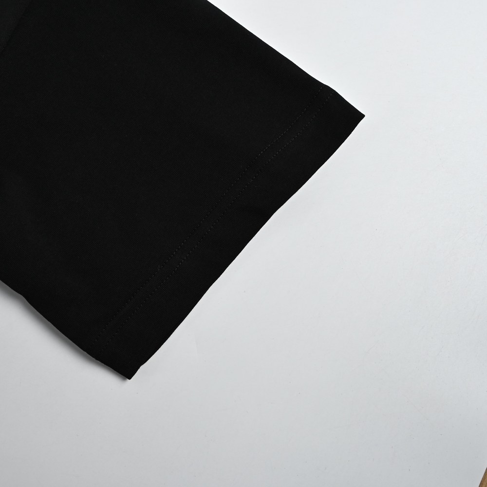 Prada T-shirts-640