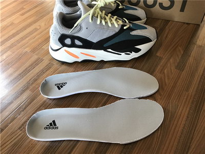 Authentic Adidas Yeezy 700 Boost-001